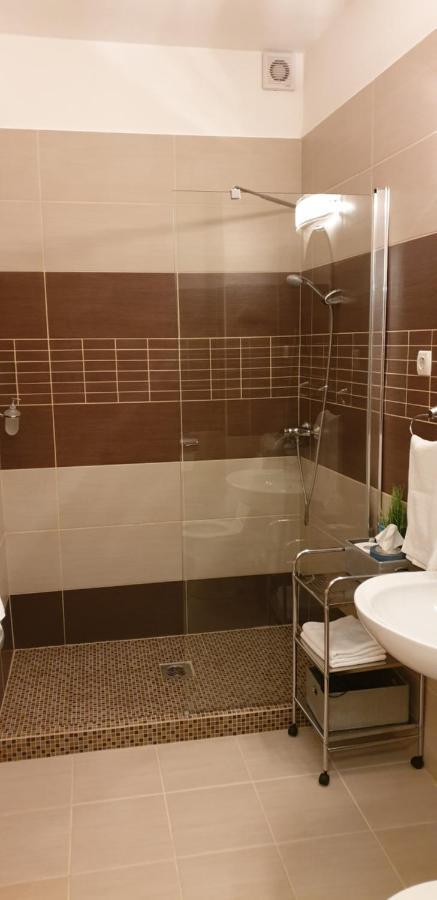 Grand Paradise Apartman 미슈콜츠 외부 사진